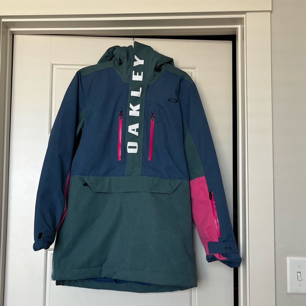 Mens size small Oakley ski/snowboard jacket